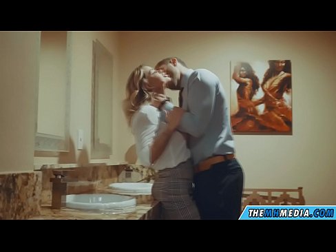 ❤️ When a busty blonde seduces you in a public toilet ❌ Fucking video at en-gb.teatroporno.ru
